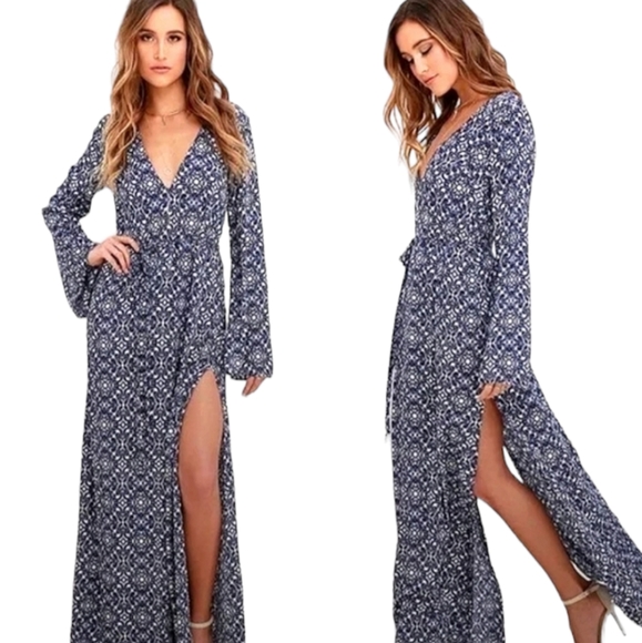 Lulus Dresses & Skirts - NWT Lulu's Mandala Daydream dress blue and white with tie at waist